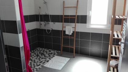 Bathroom adapted for people using a wheelchair
